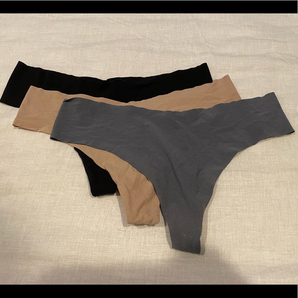 Victoria’s Secret No Show Thong Size Small